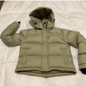 Aritzia Super Puff Shorty